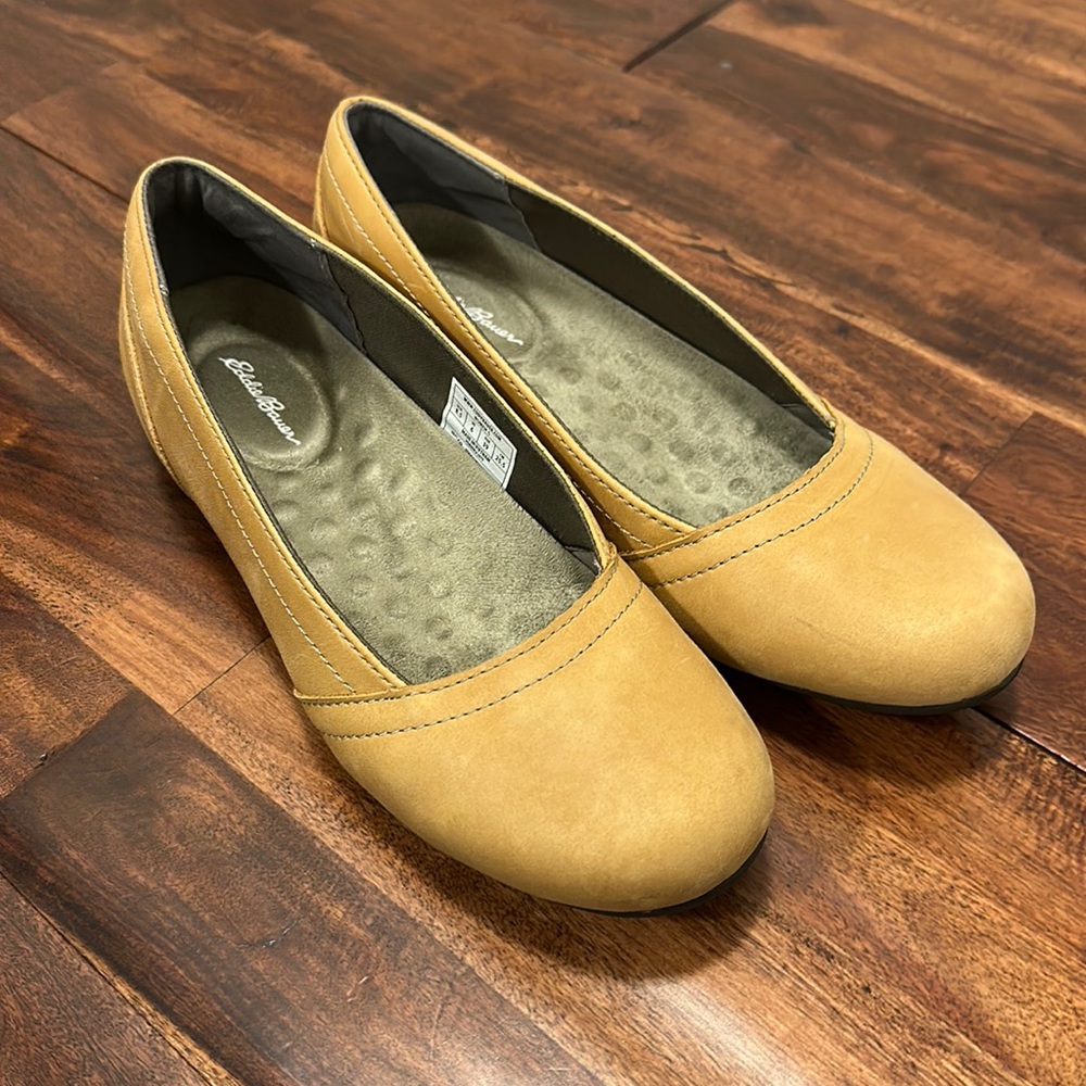 Eddie Bauer Womens Leather Flats - Like New